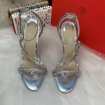 2023 Yeni Tatlı Kristal Zincir Gümüş Renk 12cm 10cm 8cm İnce Yüksek Topuklu Kadın Moda Sandalet Ayakkabı