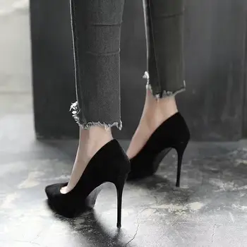 Yüksek topuklu ayakkabılar kadın Stiletto 2023 Yaz Yeni Sivri Burun Siyah Sığ Ağız İş Tüm Maç Ayakkabı