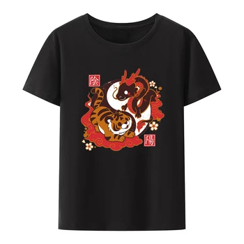 Yin ve Yang Kaplan ve Ejderha Komik Grafik Anime T-shirt Öğrenci Retro Serin İnce Üstleri Kadın Aynı Stil Otaku Popüler Mizah Hediye