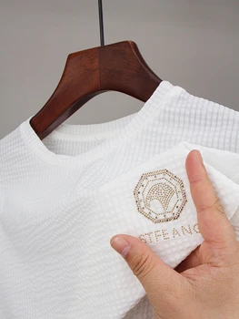 Premium Buz İpek Nefes kısa kollu tişört erkek Yuvarlak Boyun Yaz Yeni Moda Kartal Kafa Pullu Rahat Yarım Kollu Üst