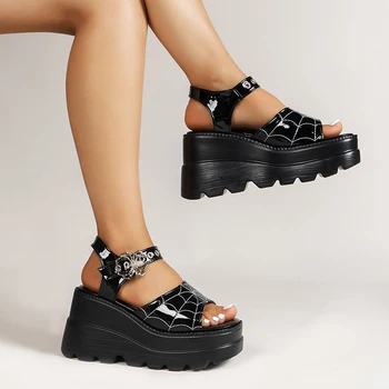 Platform Kama Sandalet kadın ayakkabısı 2023 Yaz Trendi Kişilik Patent Deri Peep Toe Ayakkabı Metal Punk Rock Lolita Sandalet