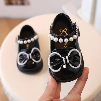 Bebek Kız İlk Yürüyüşe Siyah Beyaz İnciler Prenses deri ayakkabı İlmek Elbise Ayakkabı Yürümeye Başlayan Kızlar için Yumuşak Taban Bebek Daireler