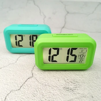 LED Dijital masa Saati Sevimli Mini alarmlı saatler Arkadan Aydınlatmalı Elektronik Dilsiz Masaüstü Saat Ev ofis dekoru