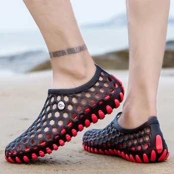 2022 Yaz Erkek Delik Sandalet Takunya bahçe ayakkabısı Erkekler Plaj Su Aqua Ayakkabı Yumuşak Flats Kadınlar Yeni ışık Slip-on Jöle Ayakkabı Terlik