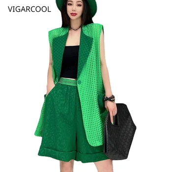 2023 İlkbahar / Yaz Yeni Benzersiz Yeşil Kolsuz Takım Elbise Şort İki Parçalı Set Mizaç Kore Versiyonu Rahat Banliyö kadın Giyim