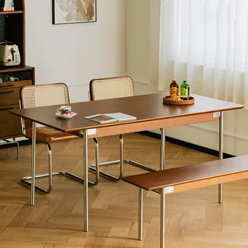 İskandinav katı ahşap yemek masası Küçük oturma odası rahat yemek masası ve sandalye kombinasyonu