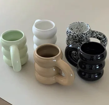 Yaratıcı Su Bardağı Seramik Kupa İskandinav Kahve Fincanları Büyük Grip Bölümü ile Renkli Seramik Büyük meyve suyu kupaları