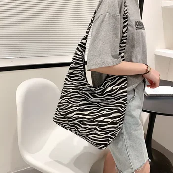 Kış Baskı Tote Çanta Büyük kapasiteli Zebra Baskı çapraz vücut kadın çantası Alışveriş Kısa Geziler için