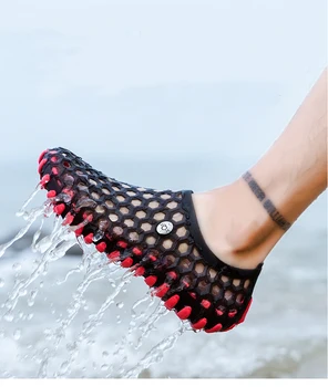 2023 Yaz Unisex Sandalet Takunya bahçe ayakkabısı Kadınlar Yeni ışık Slip-on Jöle Ayakkabı Terlik Erkekler Plaj Su Ayakkabı Yumuşak Daireler